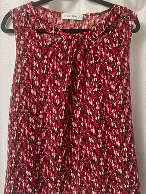 Jones Studio Red, White & Black Abstract Sleeveless Top